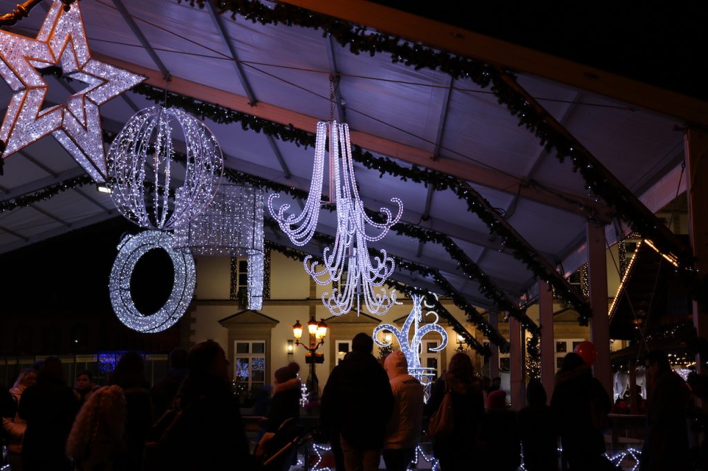 Vorweihnachtliche Atmosphäre auf dem Platz "Knuedler" in Luxemburg-Oberstadt