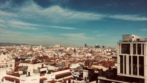 Ausblick von einer Rooftopbar über den Dächern von Madrid