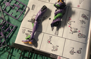 Designstudentin_baut_japanische_Gundamfigur2