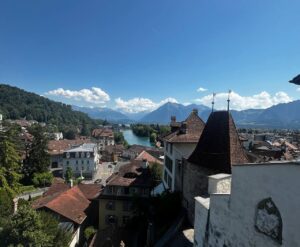 Schweizer Berglandschaft bei Sonne während einer Hitzewelle